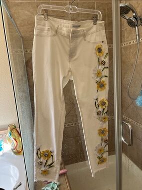 Boston Proper White Cropped Jeans with Yellow & Green Floral Appliqué